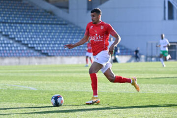 Mercato : L’attaquant algérien Karim Aribi arrive à Tunis pour s’engager avec l’Espérance