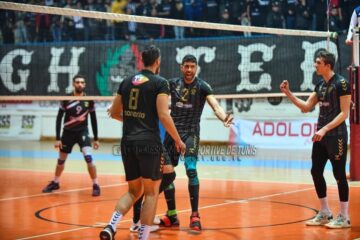 Volleyball, Tunisie Télécom Championship : l’Espérance Sportive de Tunis enchaîne, l’Étoile Sportive du Sahel connaît un premier succès en playoffs.