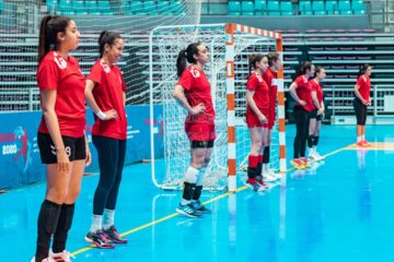 Handball, Élite : l’Association Sportive Féminine de Teboulba garde la tête du classement, le Club Africain revient dans la course.