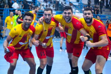 Handball, CAHB Champions League : une histoire de derbies, l’Espérance domine le Club Africain ! Le Zamalek se hisse en finale.