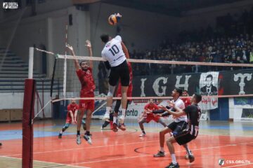 Volleyball, Tunisie Télécom Championship : le Club Sportif Sfaxien s’impose contre l’ESS, l’Espérance Sportive de Tunis plus que jamais en tête.